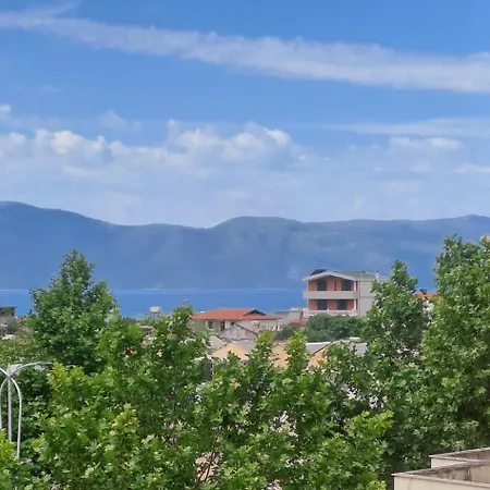 Central & Spacious 2 Bedrooms Apartment