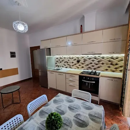 Seafront Two Bedrooms Apartment Near The Beach Appartamento *