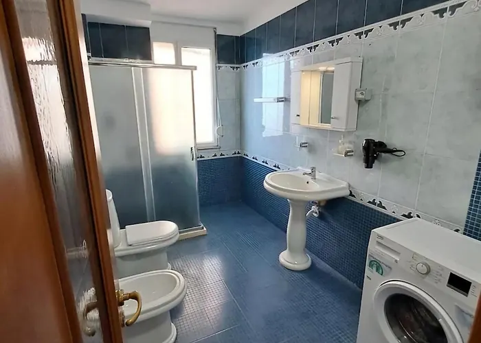 Seafront 2 Bedrooms & Promenade Location Apartament Wlora